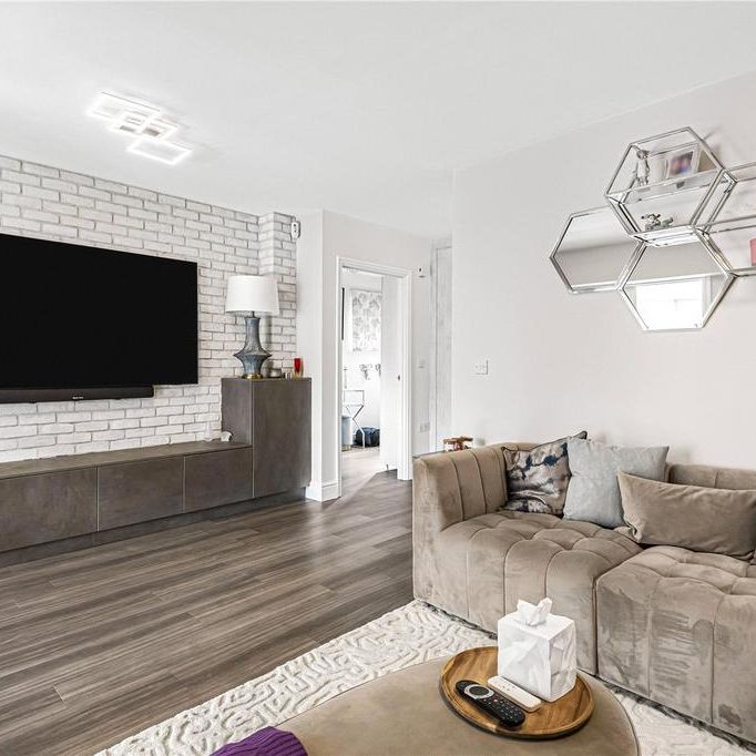 4 bedroom semi-detached house to rent - Photo 1
