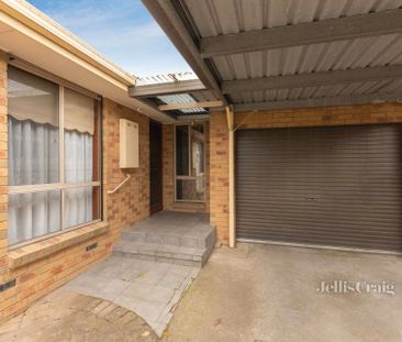 2/5 Alma Court, Springvale - Photo 1