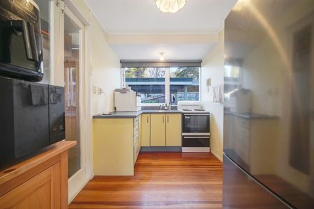 One Tree Hill 2 Bedroom Neat and Tidy - Photo 3