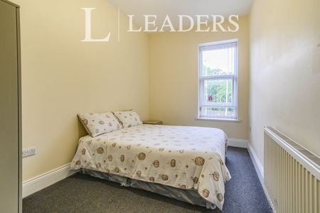 8 bedroom house to rent Bolton Road, Farnworth, Bolton, BL4 - Photo 2