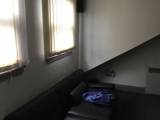 Studio Flat, Madeley Road, W5 - Photo 1