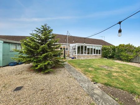 2 bedroom semi-detached bungalow to rent - Photo 2