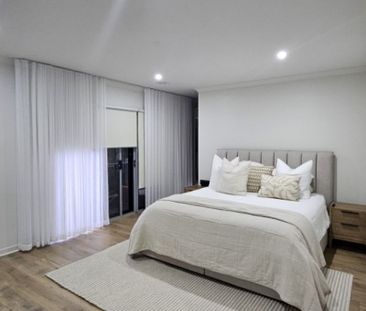 First Class Designer Family Living In The Esplanade! - Photo 5