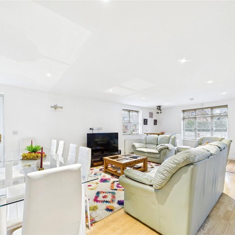 5 bedroom detached house to rent - Photo 1