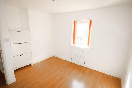 3 bedroom detached house to rent - Photo 3