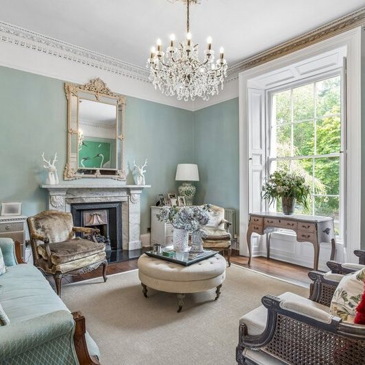 6 Kenilworth Square, - Photo 1