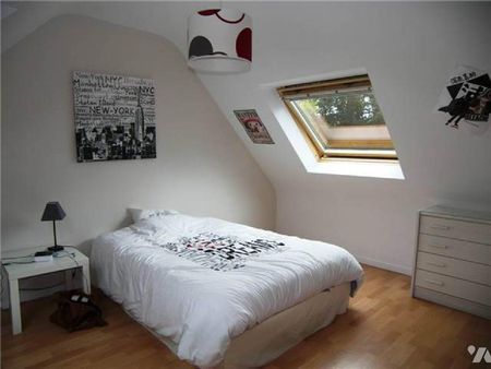 Grande maison de 2007 comprenant : entrée, cuisine aménagée et équipée, salon-séjour, une chamb... - Photo 3