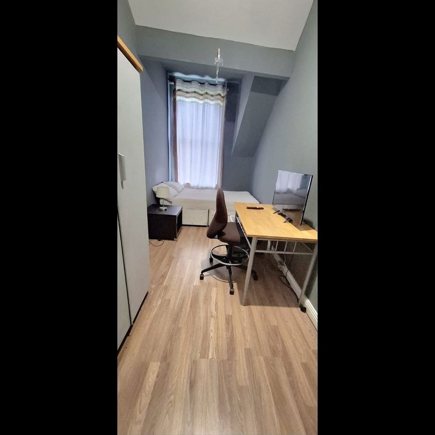 Room in a Shared Flat, Delaunays Road, M8 - Photo 1