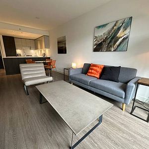 Vancouver Furnished Condo Rental - 1 Bed, 1 Bath, Tasteful Furnishings - Photo 2