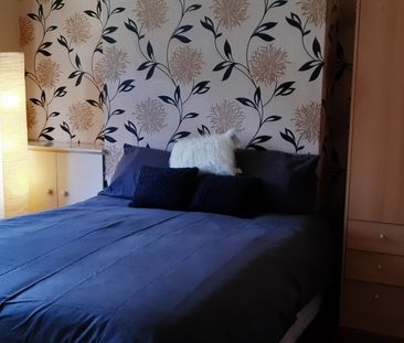 COSY HOUSE SHARE RIGHT BY CITY CENTRE/ASDA/ALL MALES - Photo 1