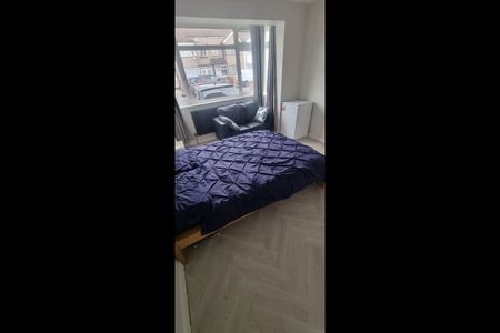 Room in a Shared House, Galpins Road, CR7 - Photo 5