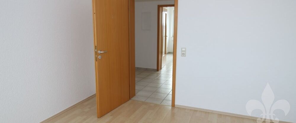 Großzügige 3 Raum Wohnung mit Balkon, Tageslichtbad und Keller im Lindenplatz/Hermsdorf - Photo 1