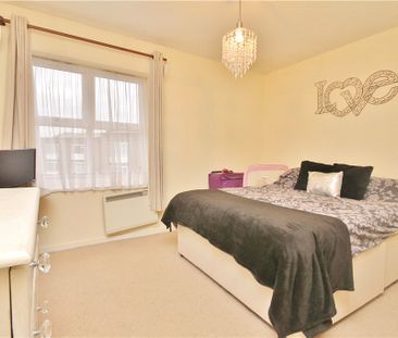 Douglas Road, Stanwell, Staines-upon-Thames, Surrey, TW19 7JD - Photo 2
