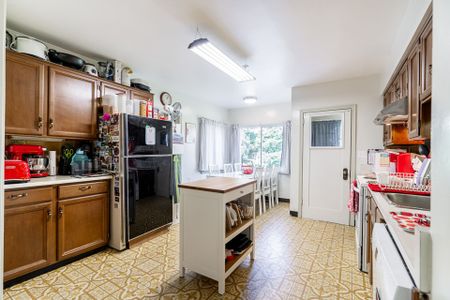 Charming 4-Bed Home in Cambie Village – Prime Location - Photo 5