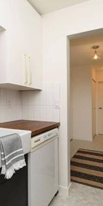 Fully renovated 2 Bedroom 1 bath Apartment - Photo 3