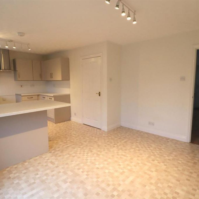 4 bedroom detached house to rent - Photo 1