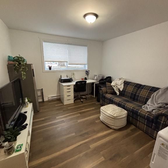 3 1/2 poêle/frig, Elec, chauf inclus, 1er juillet. - Photo 1