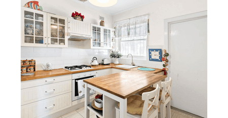 Charming 3-Bedroom Family Home in Firle - Photo 2