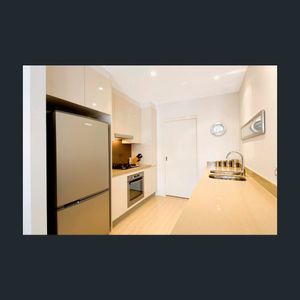 Sun Drenched North Facing Ground Floor Apartment with Spacious Courtyard and Lock up garage - Photo 2