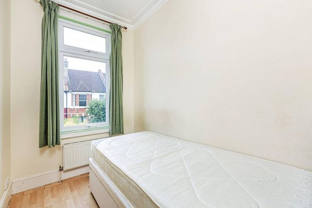 3 bedroom flat to rent - Photo 1