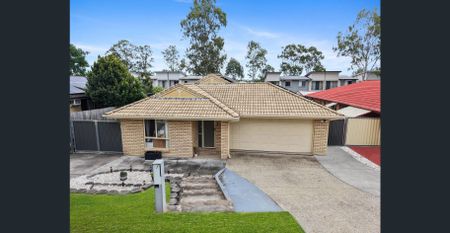 Bright & Comfortable 4-Bedroom Family Home on Bloodwood - Photo 4