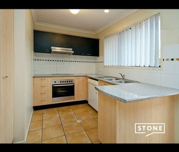 Modern 3-Bedroom Villa in Prime Eight Mile Plains Location - Photo 4