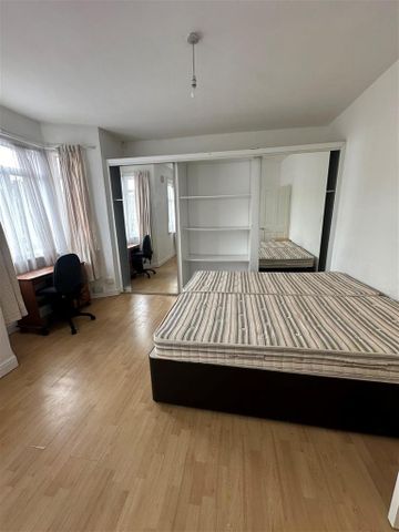 4 bedroom terraced house to rent - Photo 5