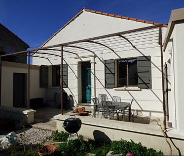 AVIGNON EXTRA MUROS: Maison avec jardin au calme d'une impasse à 10... - Photo 1