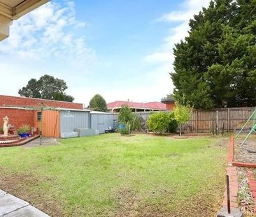 SPACIOUS FAMILY HOME - Photo 3