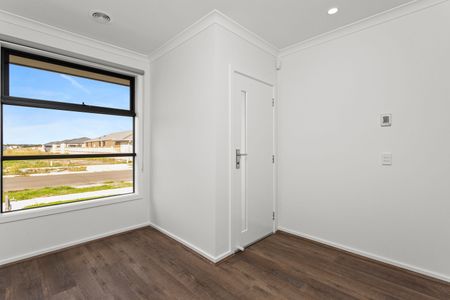 Perfect Blend of Modern Living & Family Comfort! - Photo 5