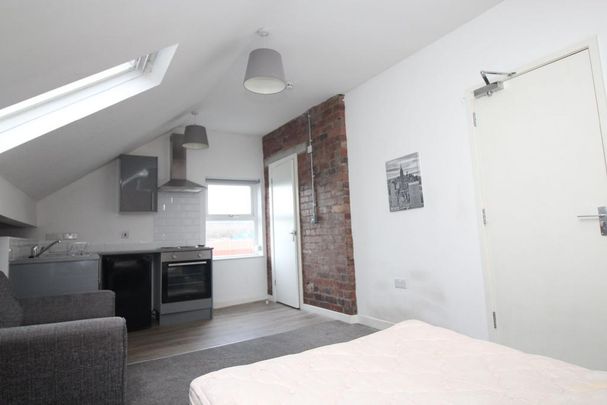 Studio to rent - Photo 1