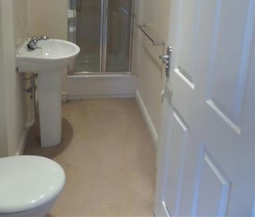 Flat to rent on - Photo 2