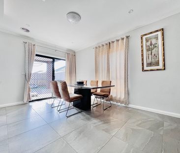 Beautiful Modern House + Great Location - Photo 4