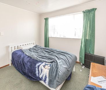 Coastal comfort -Fenced yard and carport - Photo 4