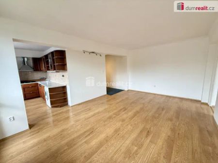 Pronájem světlého bytu 3+1 se dvěma balkony | Kralupy nad Vltavou – sídliště Hůrka - Fotografie 2