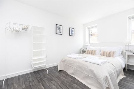 Studio to rent - Photo 2
