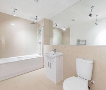 Studio to rent - Photo 6