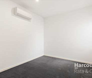 Spacious and Modern 4 Bedroom Home in Wollert - Photo 1