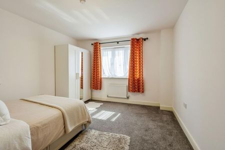 5 bedroom detached house to rent - Photo 3