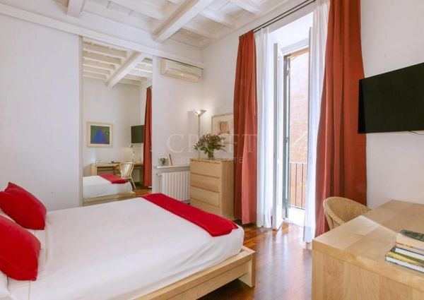 Elegant Apartment in the Heart of Rome: Between Piazza di Spagna and Via del Corso, in residence with dayluy cleaning , A/C wifi , consierge. Rif #1948
