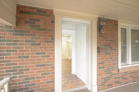 For Lease - 386 Wharncliffe Road, London South, Ontario - Photo 4