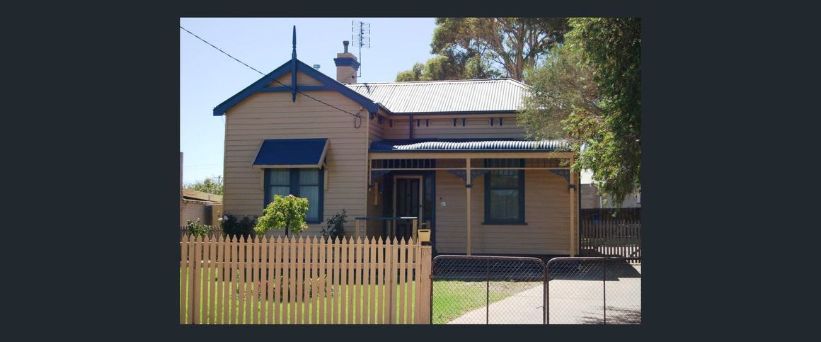 Centrally Located Family Home - Photo 1