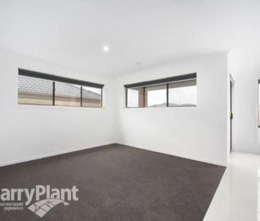 “Contemporary Family Living in a Prime Pakenham Location” - Photo 1