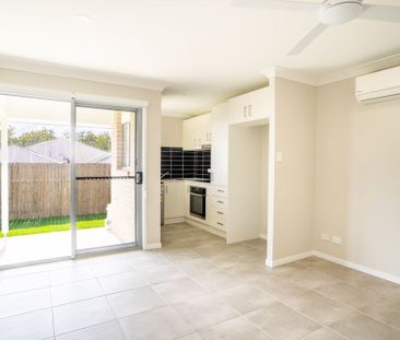 Modern 2 Bedroom Duplex in Convenient Logan Reserve Location - Photo 3