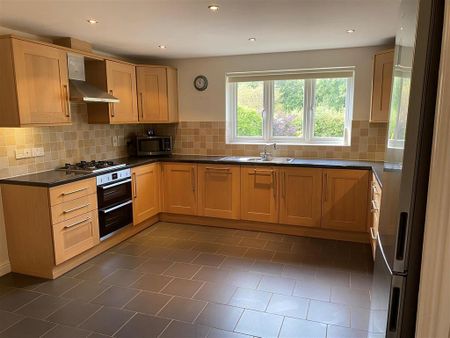 3 bedroom semi-detached house to rent - Photo 5