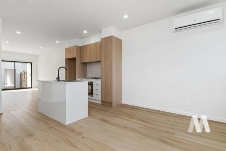 15 Rakia Walk, Fraser Rise VIC 3336 - Townhouse For Rent | Domain - Photo 4