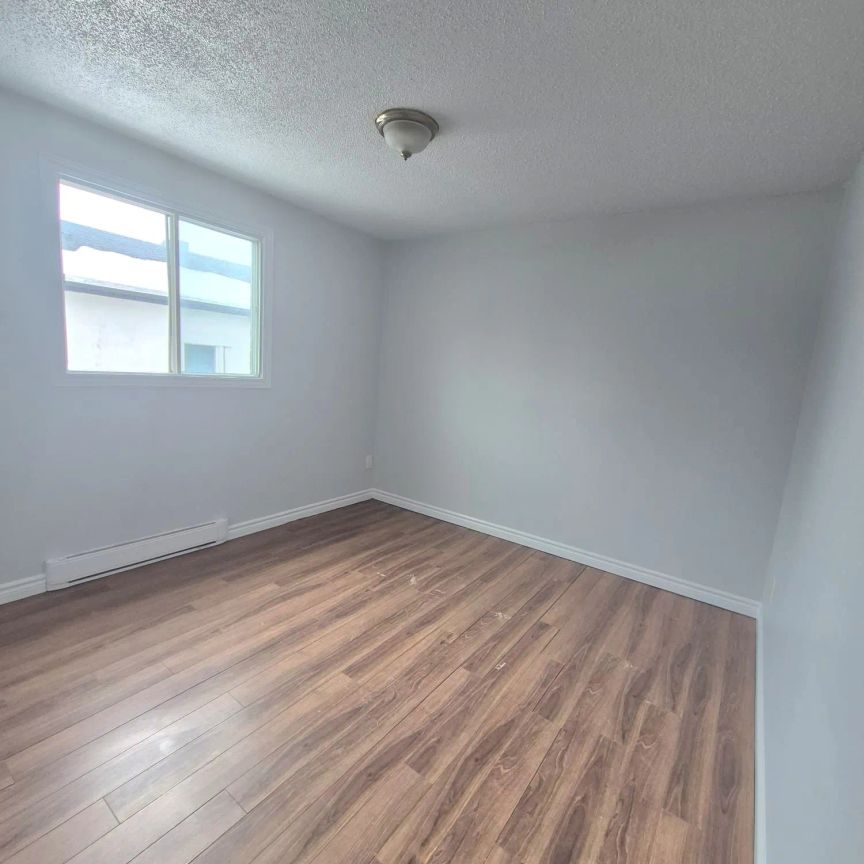 184 Simcoe Street #2 - Photo 1