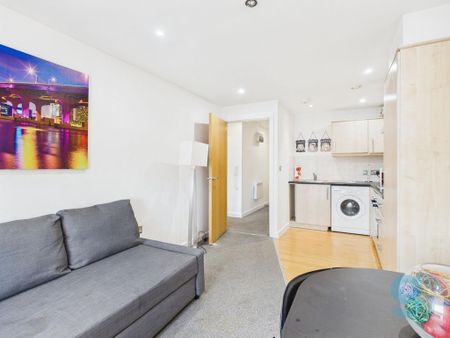 2 bedroom flat to rent - Photo 2