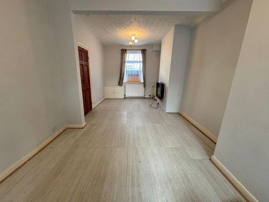 2 bedroom end of terrace house to rent - Photo 1