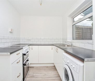 2 bedroom end of terrace house to rent - Photo 4